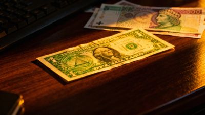 Ile wynosi 1 dolar w złotych? Sprawdź aktualny kurs i przeliczniki