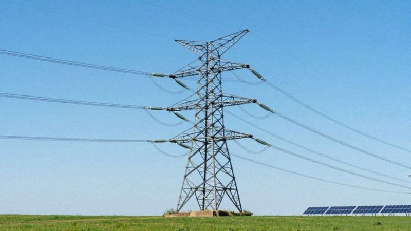 Jak oszczędzanie prądu wpływa na system elektroenergetyczny?