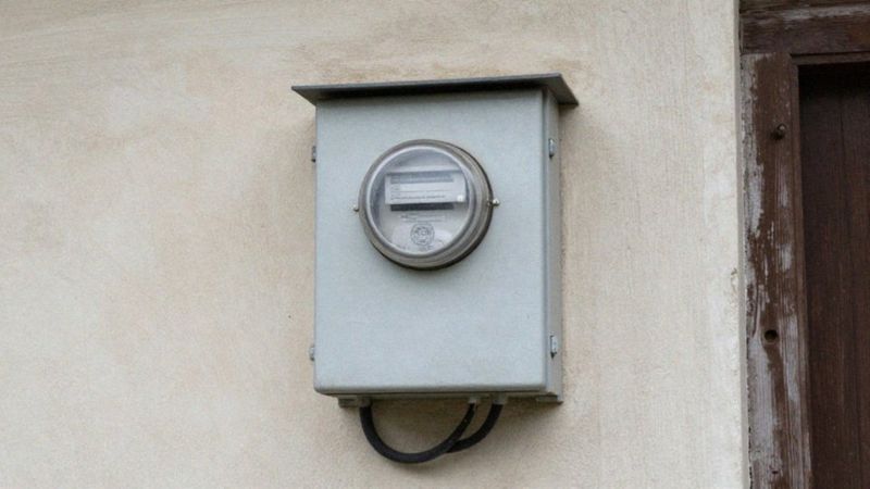 Jak i gdzie zgłosić nielegalny pobór energii?