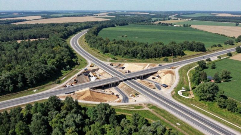 Co spowodowało opóźnienia i trudności budowy?