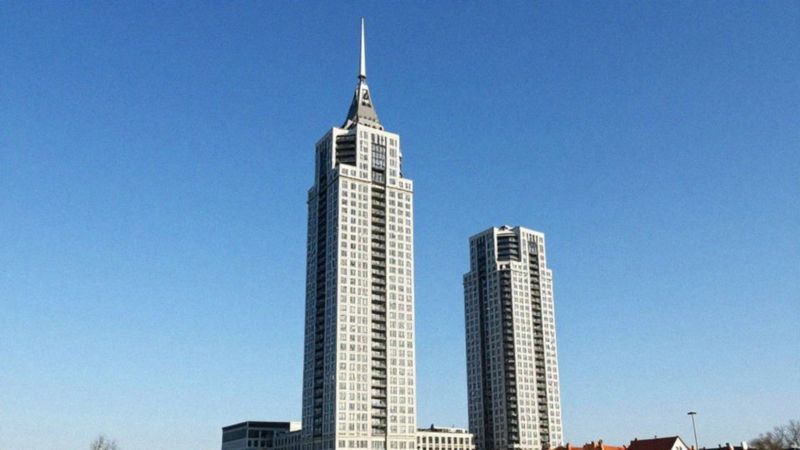 Jak wysokie są wieże Sea Towers?