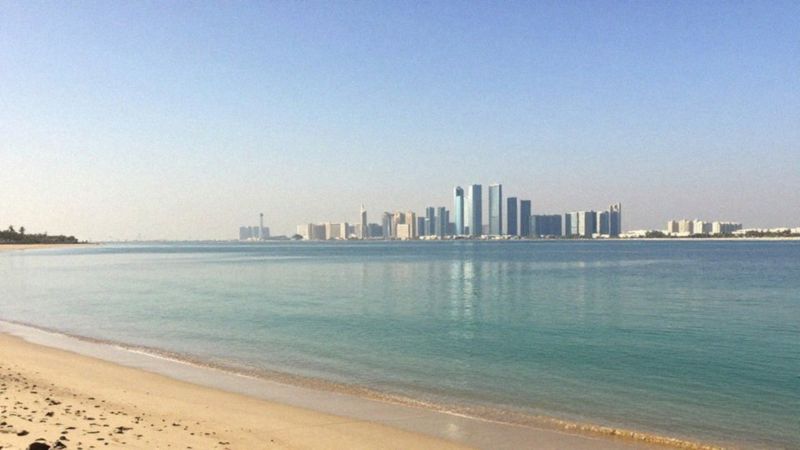 Do których akwenów mają dostęp Emiraty Arabskie?