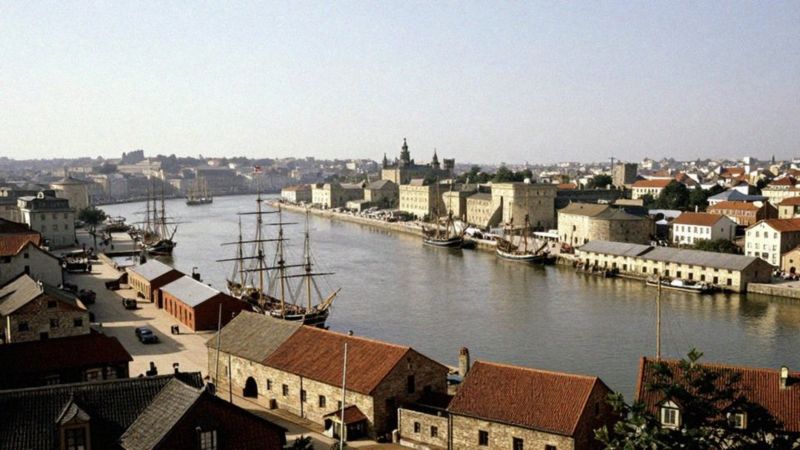 Dlaczego Królewiec był ważnym portem handlowym i wojennym?
