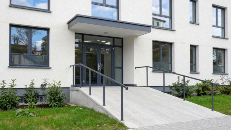 Czy PFRON finansuje likwidację barier architektonicznych?
