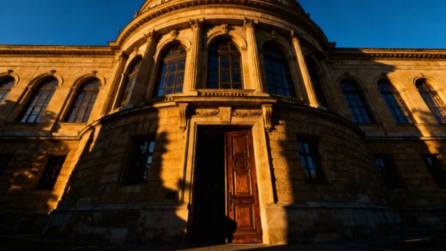 Ile trwa sprawa w sądzie o eksmisję? Czas oczekiwania i czynniki wpływające
