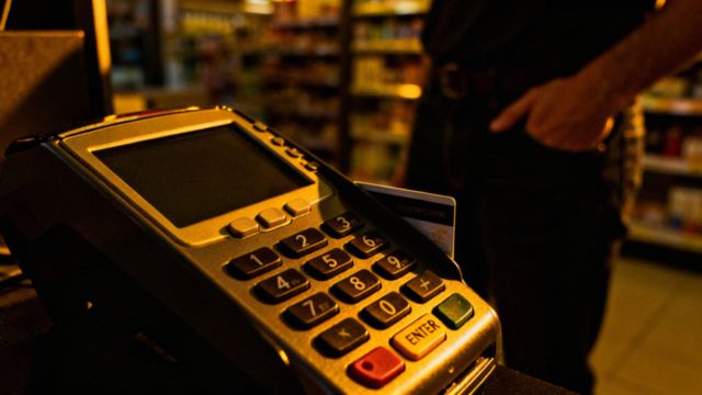 Jak sprawdzić PIN do karty mBank? Poradnik i wskazówki dotyczące bezpieczeństwa