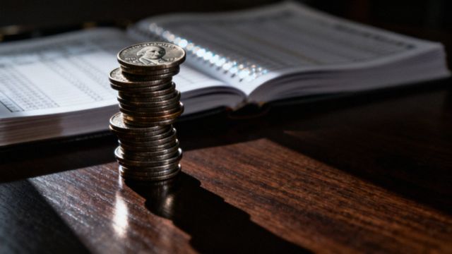 Restrykcyjna polityka finansowa — co to jest i jak wpływa na gospodarkę?