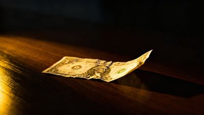 Spadek siły nabywczej pieniądza — przyczyny, skutki i ochrona oszczędności