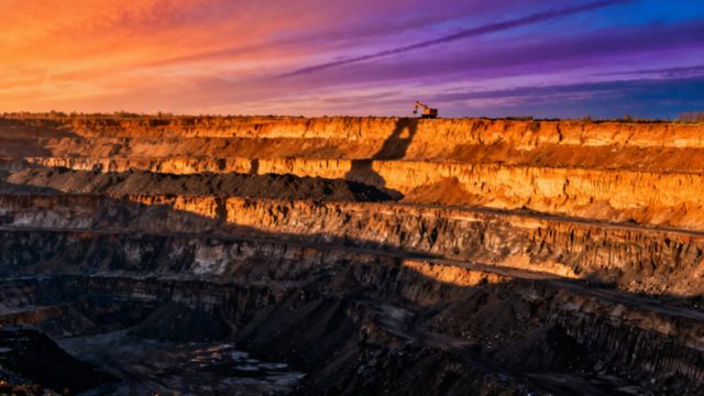 Surowce energetyczne — przykłady i ich wpływ na przyszłość energii