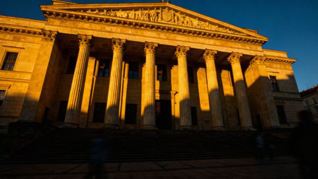 Za co można zabrać emeryturę policyjną? Przepisy i konsekwencje